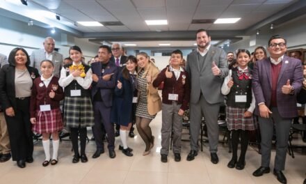 TOMA PROTESTA ISMAEL BURGUEÑO A NIÑAS Y NIÑOS FUNCIONARIOS HONORARIOS POR UN DÍA