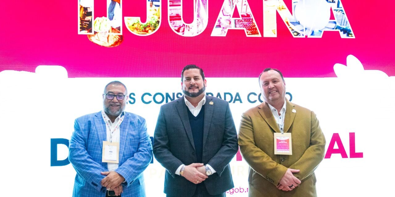 RECIBE PRESIDENTE ISMAEL BURGUEÑO DISTINTIVO NIVEL DE CALIDAD ORO PARA TIJUANA