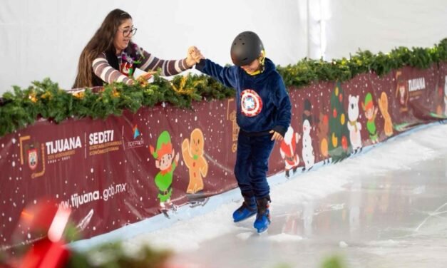 INAUGURA GOBIERNO DE TIJUANA PISTA DE PATINAJE SOBRE HIELO EN PALACIO MUNICIPAL